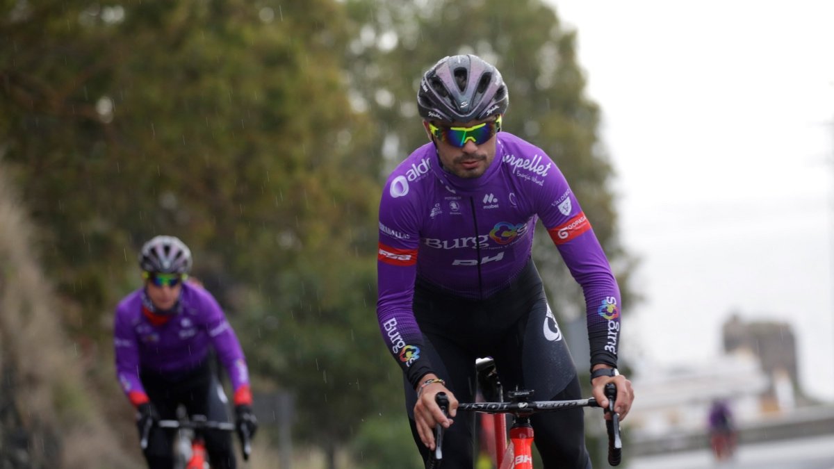 El mallorquín Jaume Sureda, durante uno de los entrenamientos del equipo en la concentración en Almuñécar. BURGOS BH