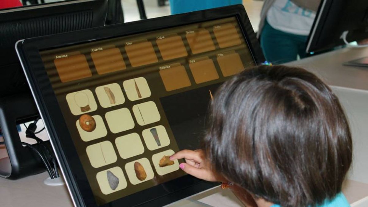 Interactivo lleno de concursos para dos tramos de edad diferentes.-