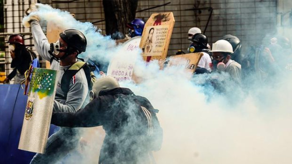 Sectores enteros de Caracas permanecen hoy cerrados al tráfico en seguimiento del paro general de 24 horas-EFE