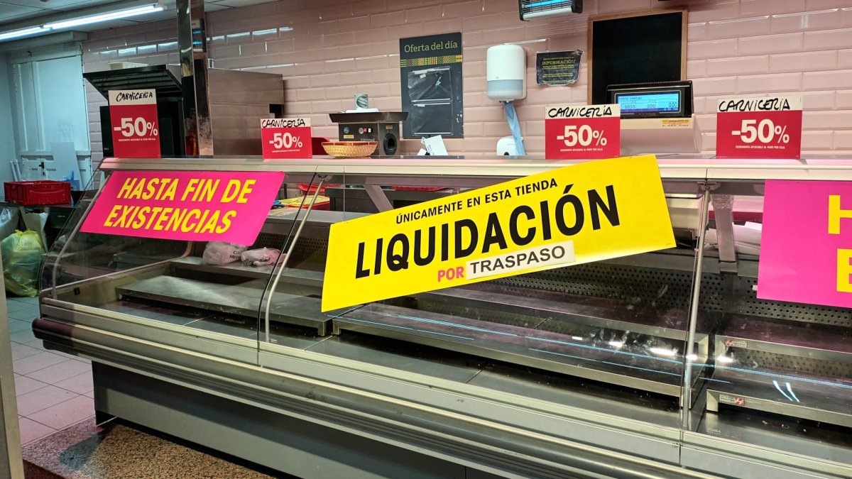 Algunas tiendas colgaron el cartel de liquidación en diciembre. Imagen de una tienda de Aranda de Duero (Burgos)