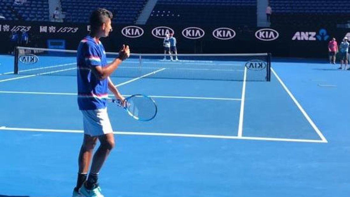 Álvarez, durante un entrenamiento en la mítica pista del Rod Laver Arena.-ECB