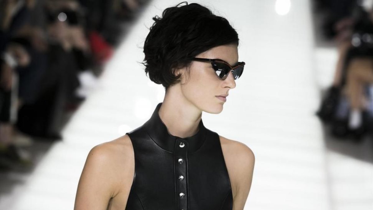 Desfile de Louis Vuitton, el pasado 3 de octubre en París-AP / KAMIL ZIHNIOGLU