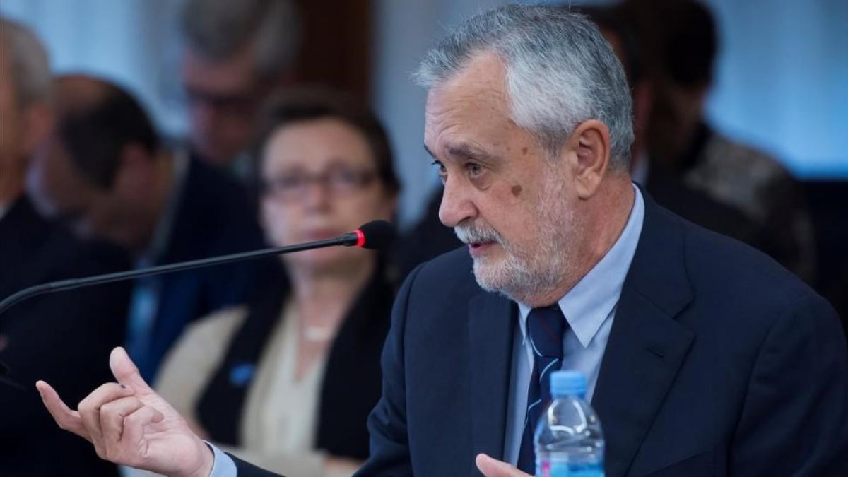 José Antonio Griñán, este miércoles, durante el juicio por el caso ERE.-/ RAUL CARO (EFE)
