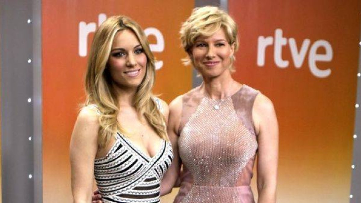 Edurne, con Anne Igartiburu, hoy, en la rueda de prensa de Eurovisión en Madrid.-Foto: EFE / VÍCTOR LERENA