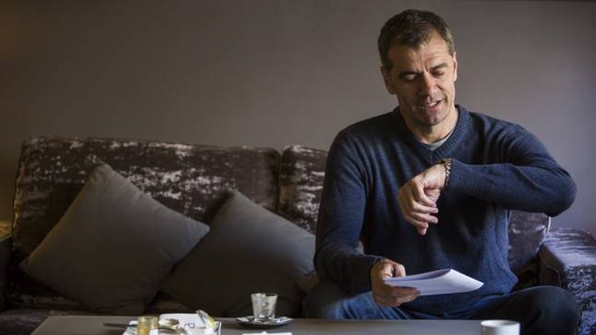 Toni Cantí, el pasado 7 de abril, durante la rueda de prensa que ofreció en Valencia para anunciar que renunciaba a su escaño.-Foto: MIGUEL LORENZO