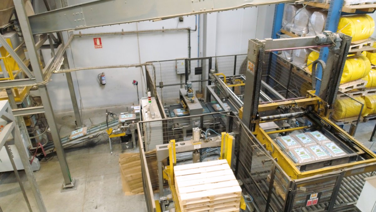 Fabrica de pellets, combustible de las calderas de biomasa, en la localidad burgalesa de Doña Santos. ECB