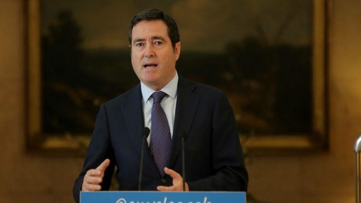 El presidente de Cepyme y vicepresidente de la CEOE, Antonio Garamendi, en una rueda de prensa.-JOSÉ LUÍS ROCA (EL PERIÓDICO)