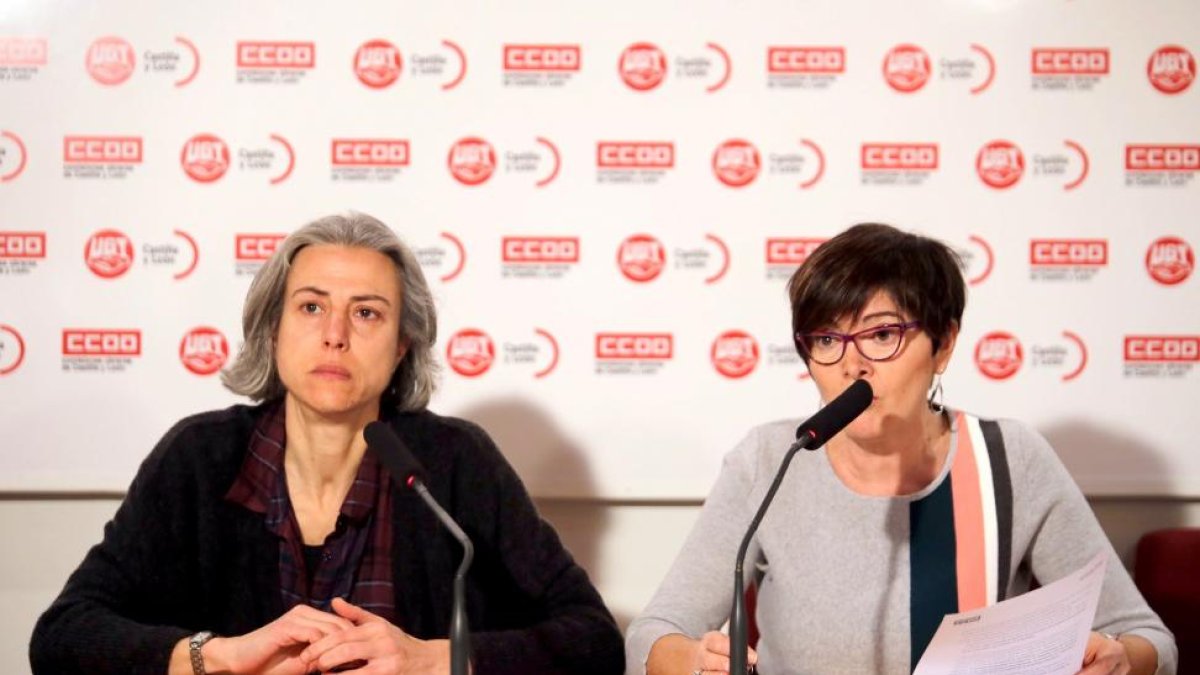 La secretaria para la Igualdad y Juventud de UGTCyL, Nuria González (I), y la secretaria de Mujer y Políticas de Igualdad de CCOOCyL, Rosa Eva Martínez (D), presentan el Manifiesto del 8 de Marzo, Día Internacional de la Mujer Trabajadora-ICAL