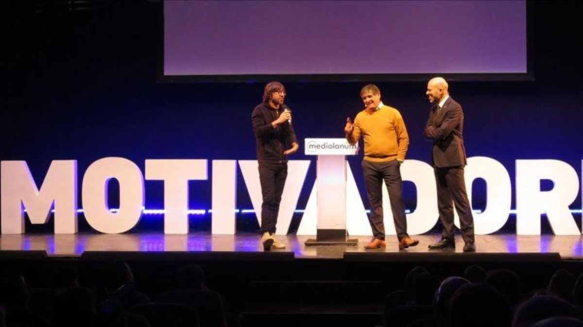 Toni Nadal, en el centro, es presentado, a su derecha, por el actor Santi Millán.-EMILIO PÉREZ DE ROZAS
