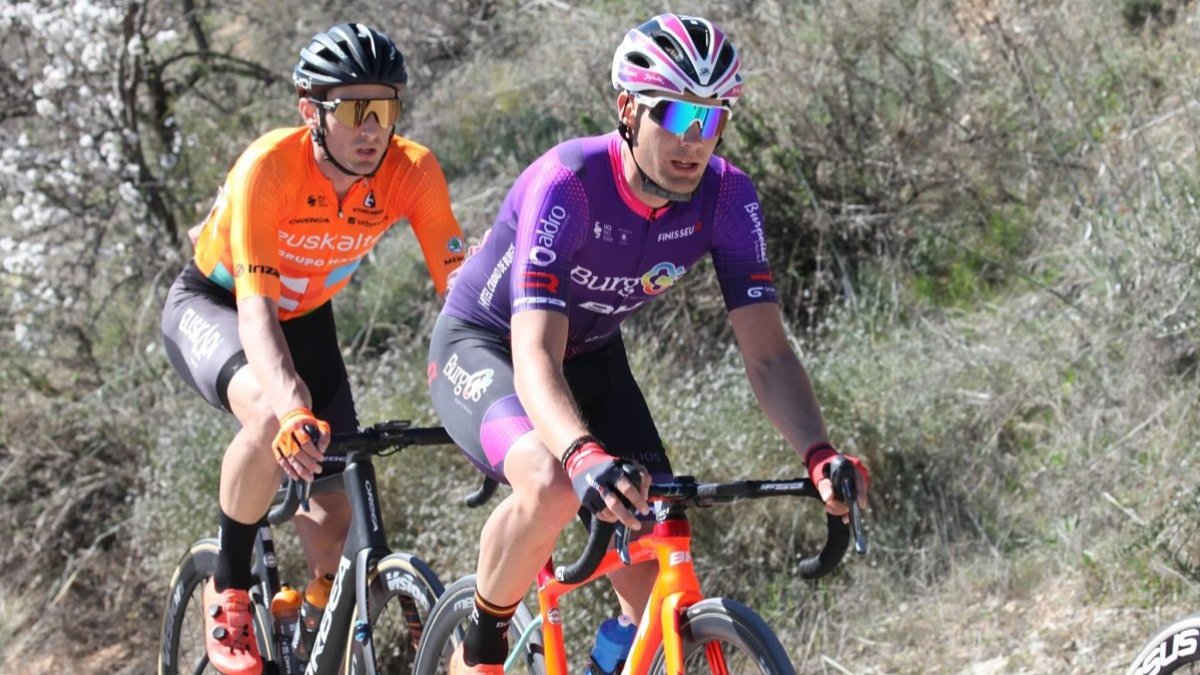 El ciclista granadino se lanzó a la escapada en la tercera etapa de la Vuelta a Andalucía. BBH