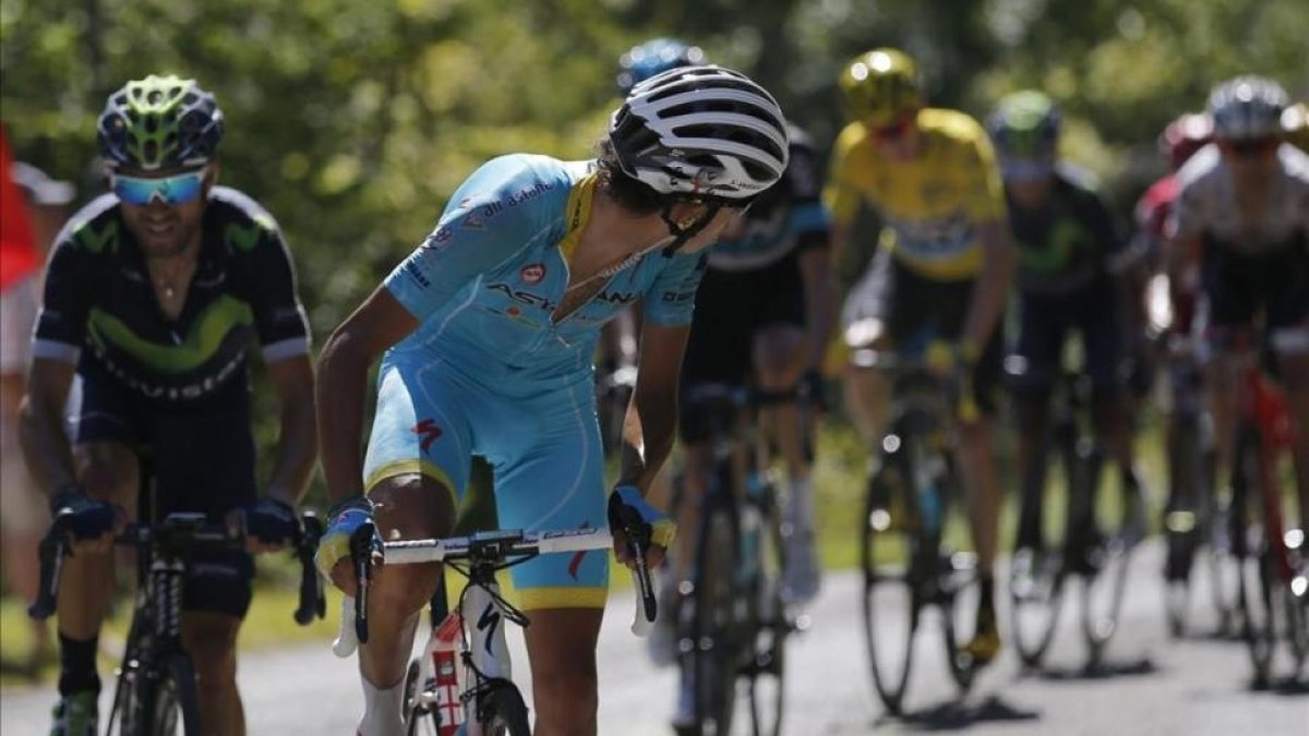 Alejandro Valverde responde al ataque de Fabio Aru.-EFE / YOAN VALAT