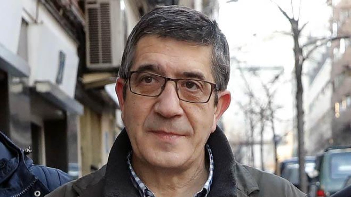 Patxi López, a su llegada al comité federal que el PSOE ha celebrado en Madrid este sábado.-