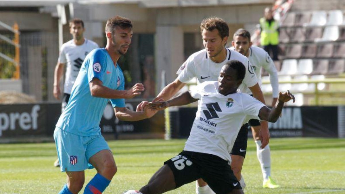 El del Atlético B fue el primer partido que el conjunto blanquinegro jugó en horario matutino.-SANTI OTERO