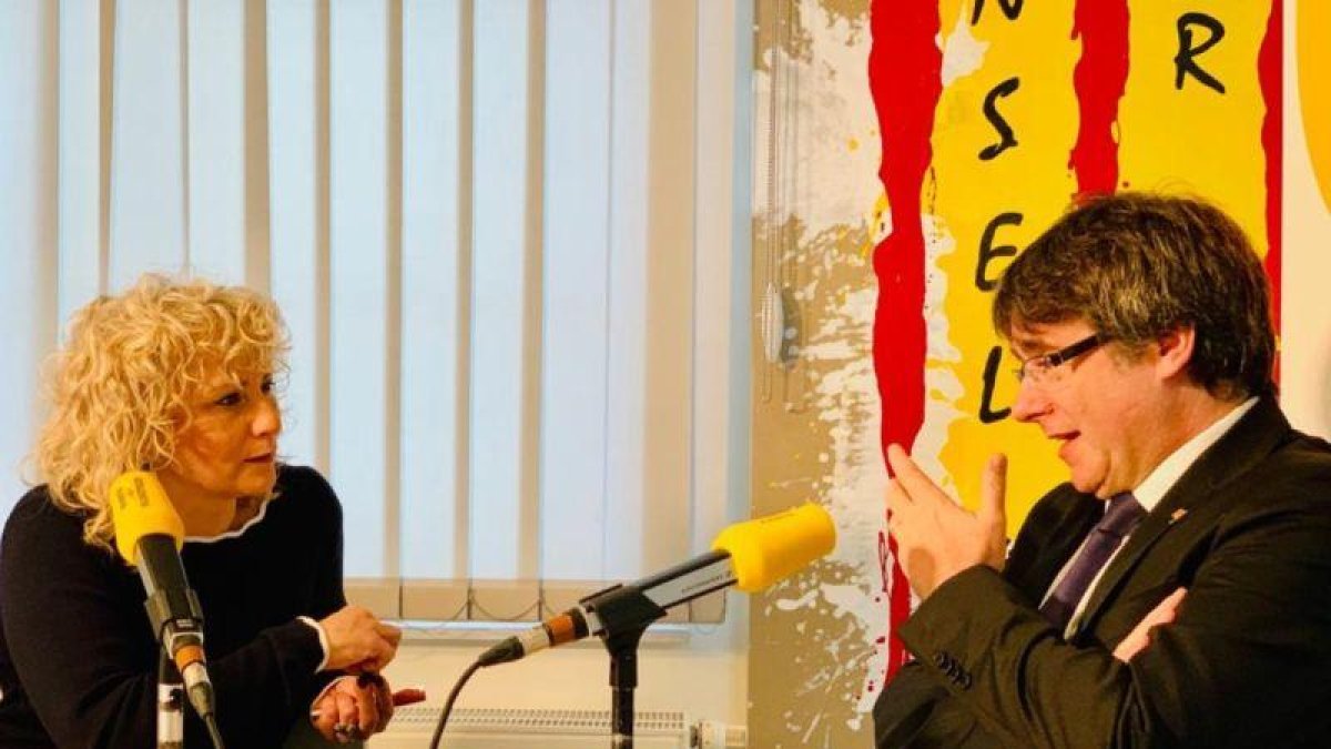 Carles Puigdemont, entrevistado por Mònica Terribas en Catalunya Ràdio.-TWITTER CATALUNYA RÀDIO