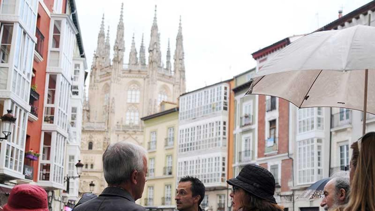 El recorrido de hoy guiará al público del Arlanzón al cerro del Castillo.-