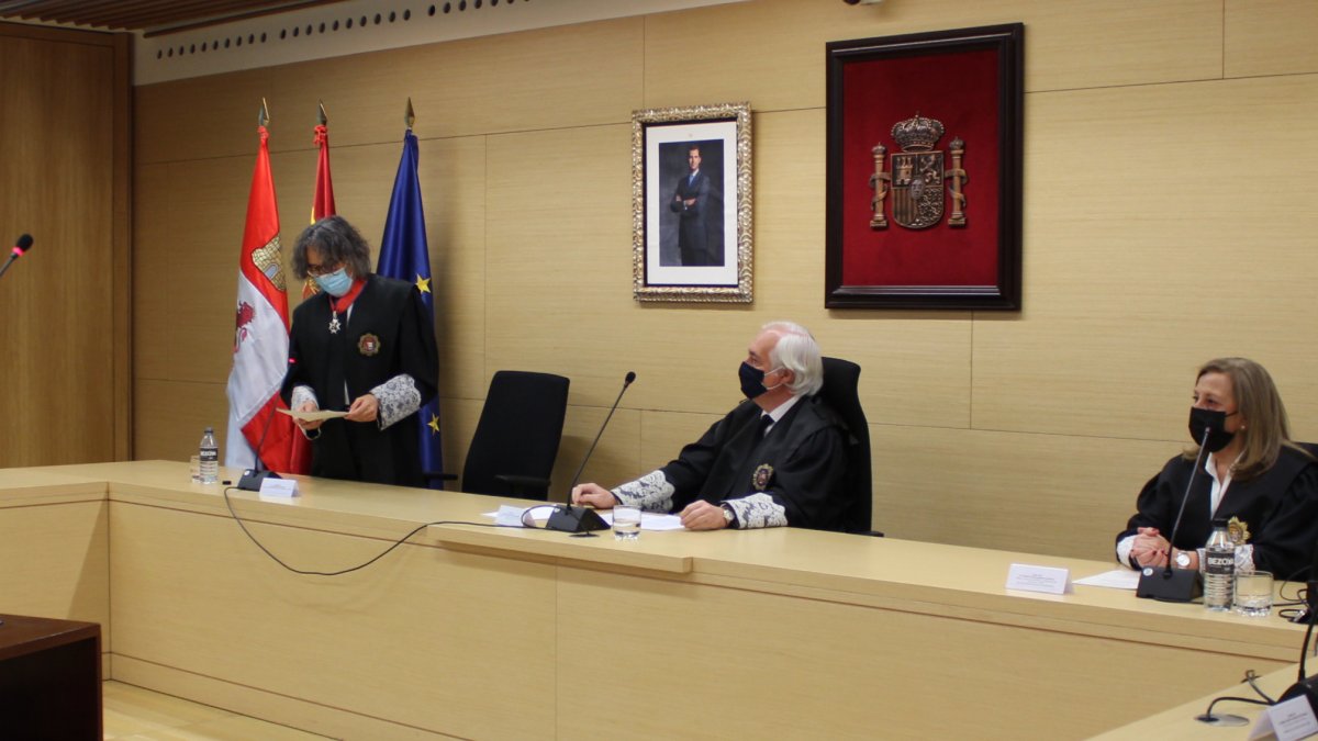 Santiago Mena, durante su toma de posesión como fiscal superior. ECB