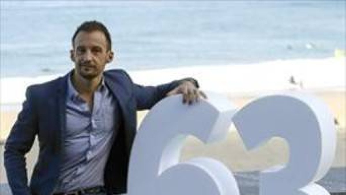 Alejandro Amenábar, ayer en San Sebastián, tras presentar 'Regresión'.-AFP / ANDER GILLENEA