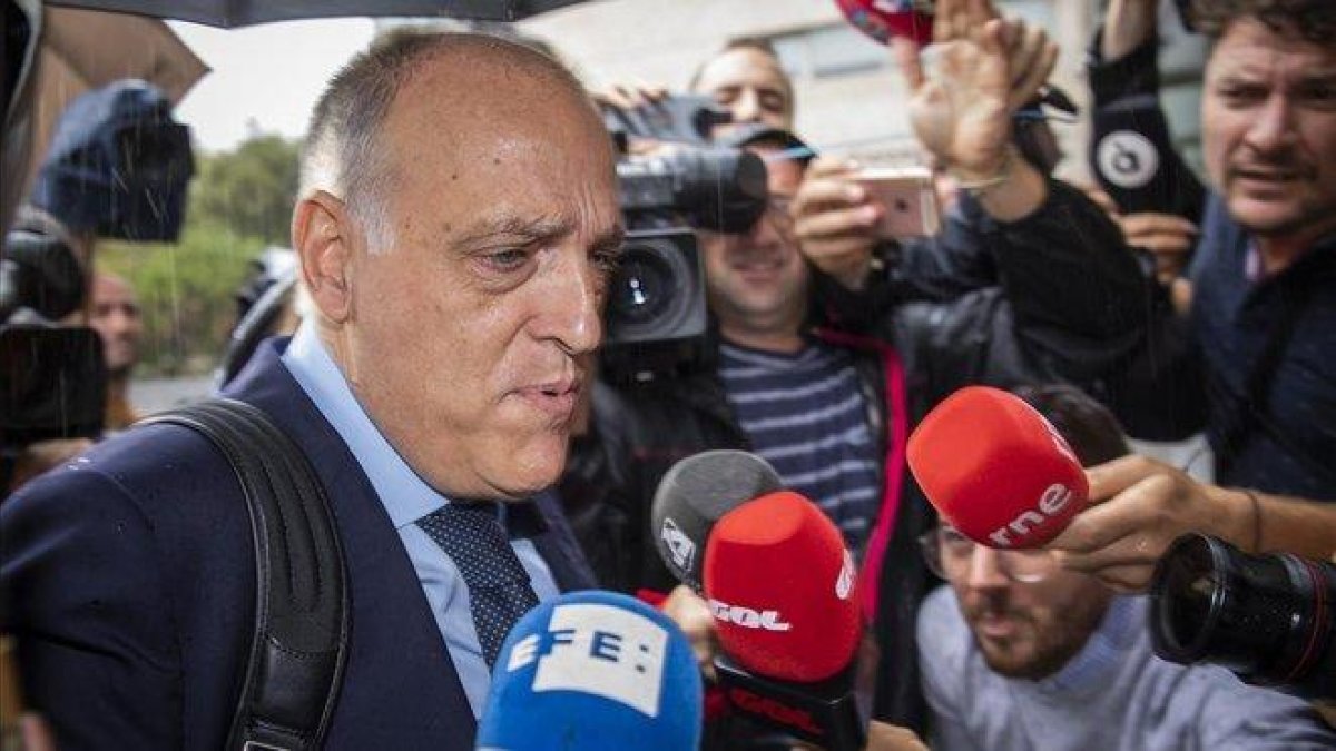 Tebas, presidenta de la Liga, a su entrada en la Ciudad de la Justicia para declarar como testigo en el caso del presunto amaño entre el Levante y el Zaragoza.-MIGUEL LORENZO