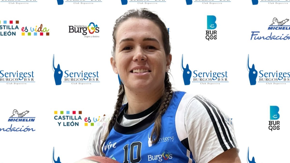 Helen Freeman con su nueva camiseta. FOTO: Servigest Burgos