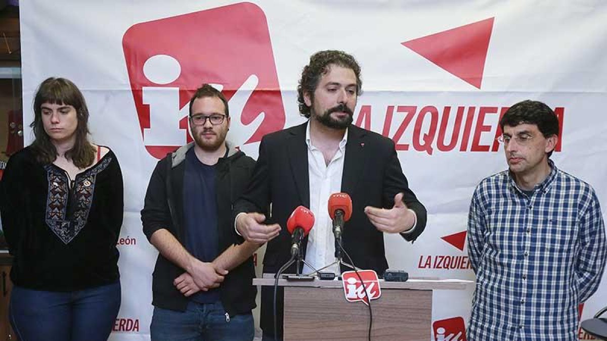 Eugenia Sáez, Jorge García Velasco, José Sarrión y Fernando Sáiz durante la comparecencia de ayer.-RAÚL G. OCHOA