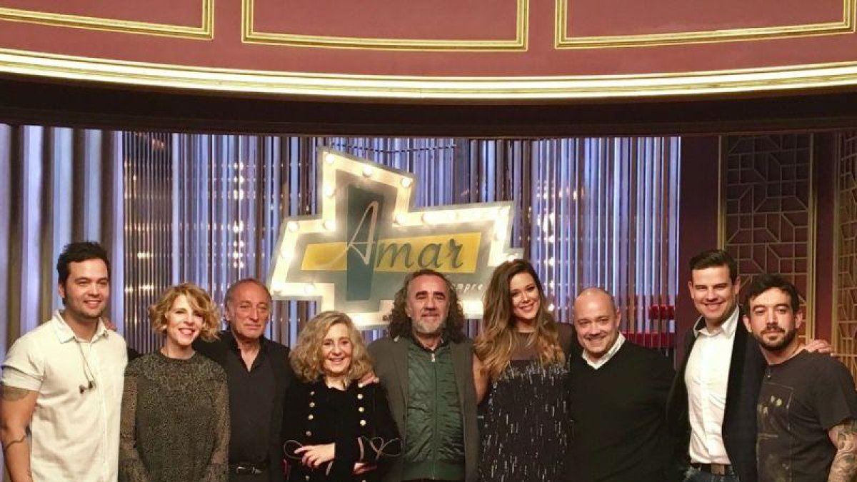 Parte de los intérpretes del disco 'Amar es para siempre: las canciones de la serie', de Atresmúsica.-
