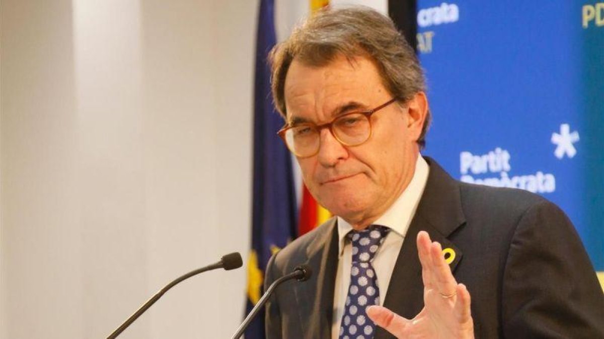 Artur Mas durante su comparecencia de ayer.-CARLOS MONTAÑÉS