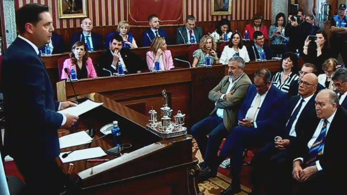 Daniel de la Rosa en su primer discurso como alcalde de Burgos.-ECB
