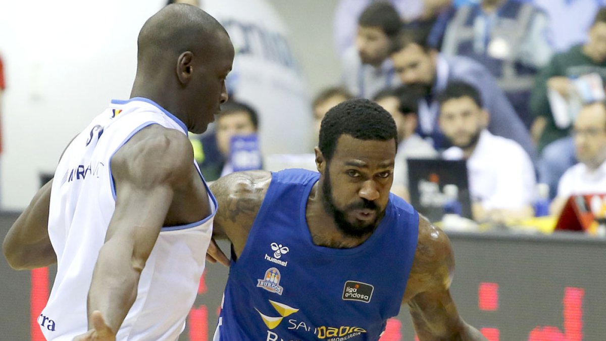 Earl Clark / Santi Otero