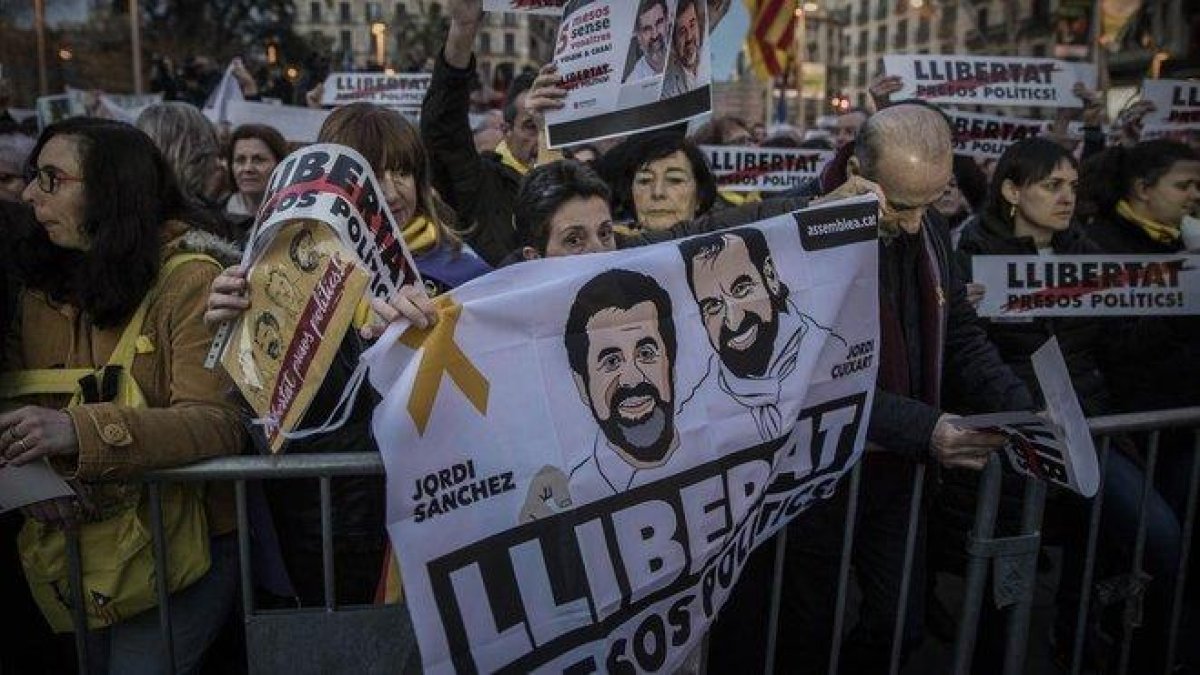 Concentración en Barcelona contra el encarcelamiento de los Jordis, en el 2018.-CARLOS MONTAÑÉS