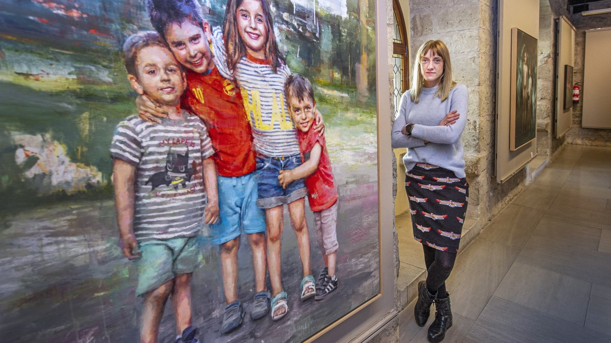La artista confiesa tener en su familia el motivo ideal para captar la realidad de su entorno y jugar con la pintura a la hora de darle su propio movimiento en los cuadros. FOTOS: ISRAEL L. MURILLO