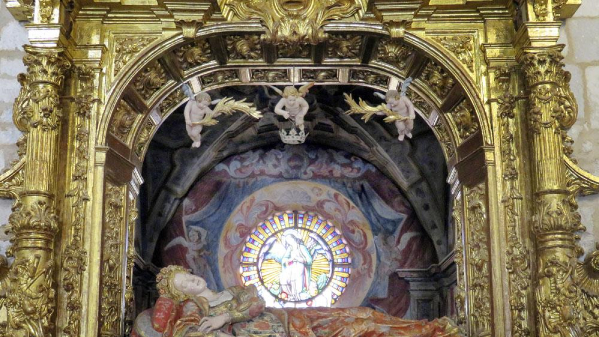 El retablo mayor con camarín de la iglesia del santuario está presidido por la escultura de Santa Casilda, pieza maestra de Diego de Siloe. DARÍO GONZALO