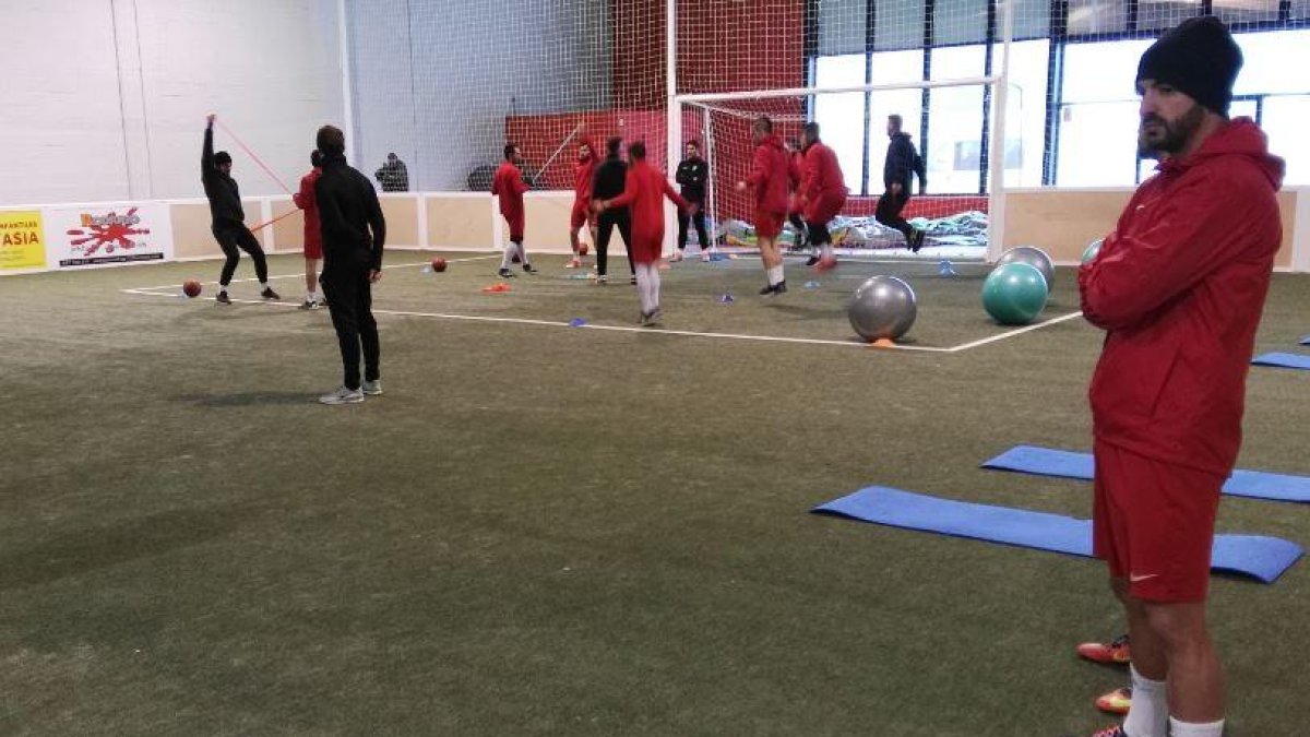 Chevi durante un entrenamiento al margen del grupo.-