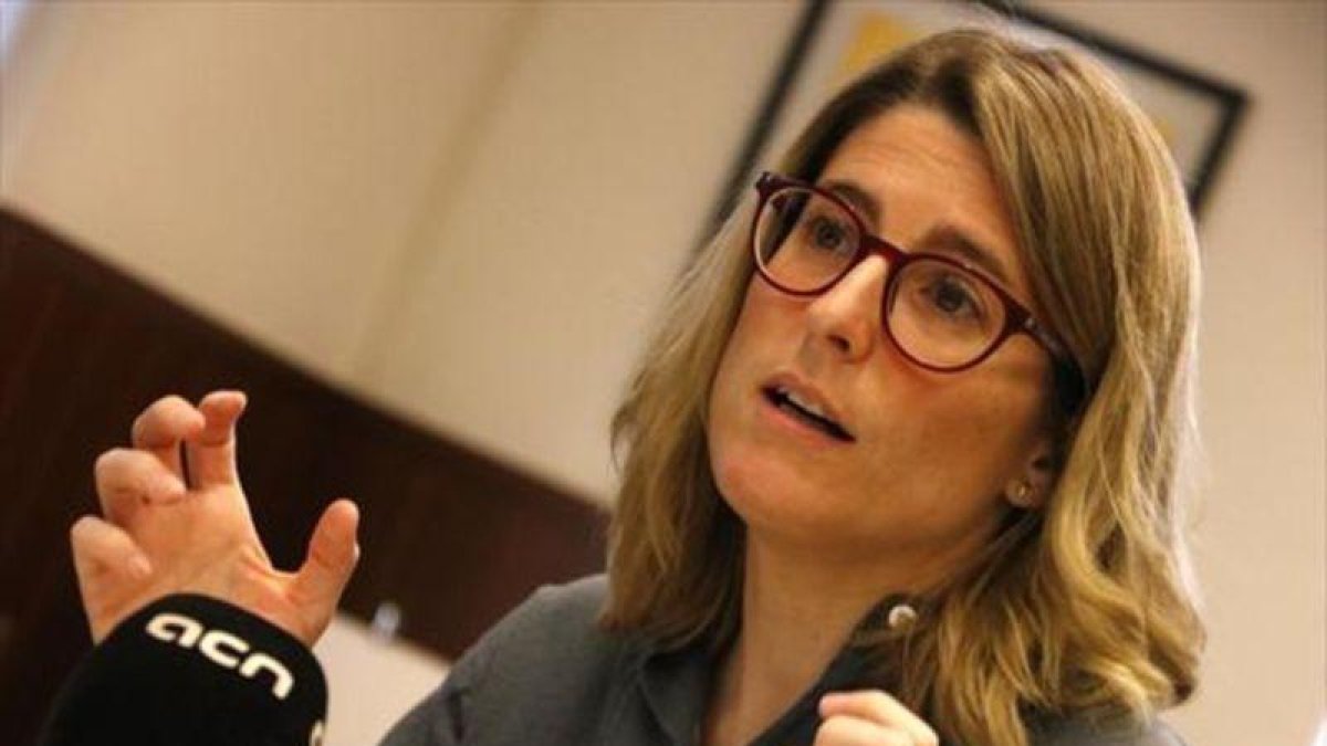 Elsa Artadi, ayer, durante una entrevista en la ACN.-ACN / RAFA GARRIDO