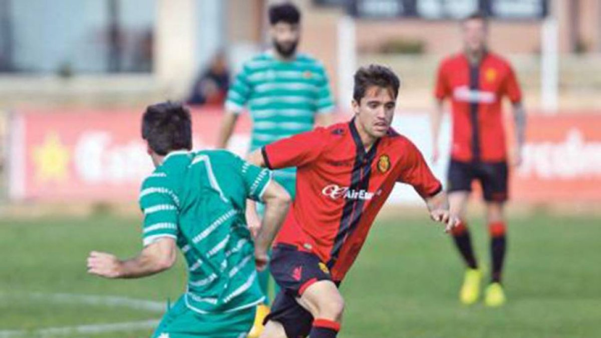 Sergio Cortés, en plena acción el año pasado con la elástica del Mallorca B-ECB