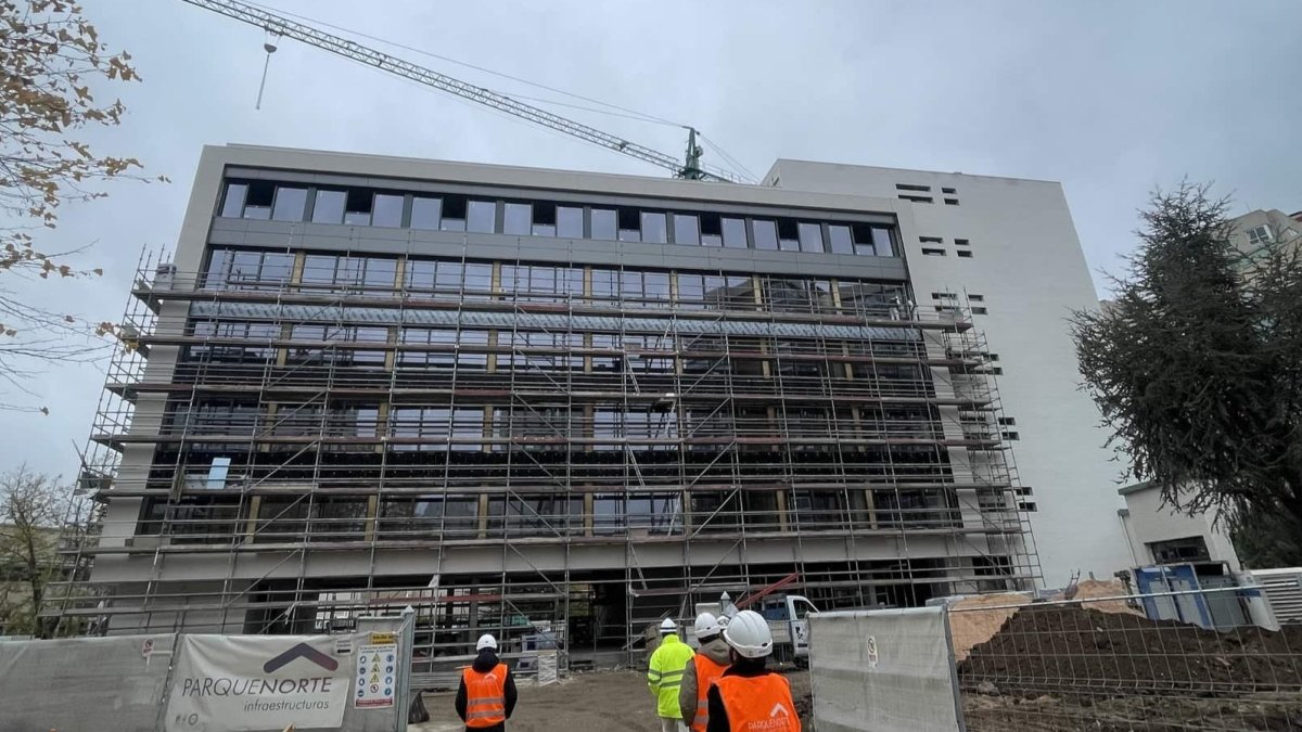 Estado actual de las obras que se están llevando a cabo en el centro de mayores de la Fundación Caja de Burgos en la avenida de Cantabria. ECB-min