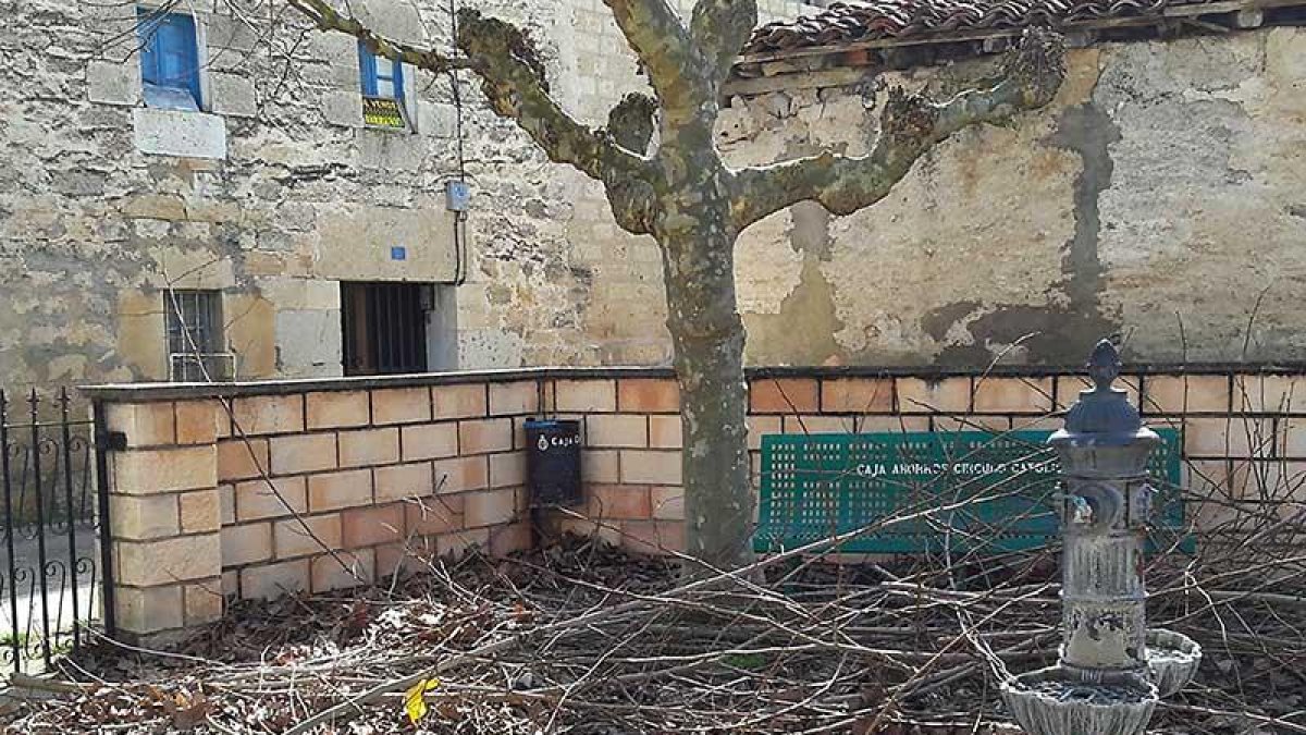 Los vecinos también denuncian el estado de las calles del pueblo y toman fotografías como ésta.-ECB