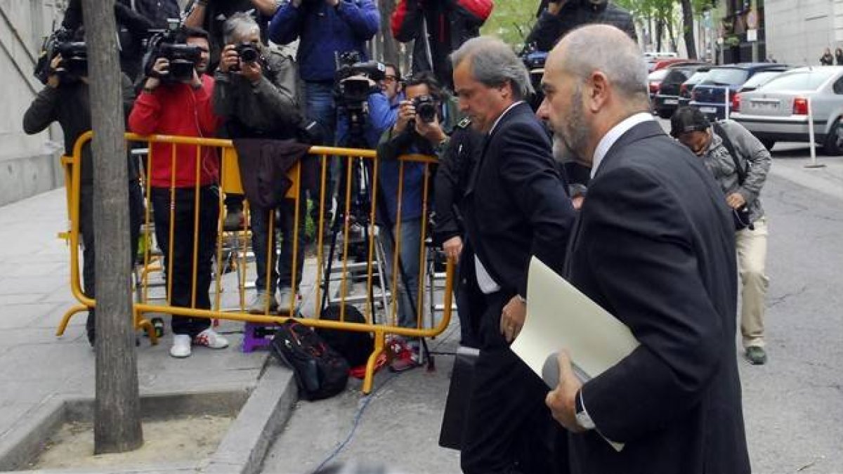 El expresidente andaluz Manuel Chaves, este martes, a su llegada al Tribunal Supremo para declarar como imputado por el 'caso ERE'.-Foto: PEDRO CARRERO