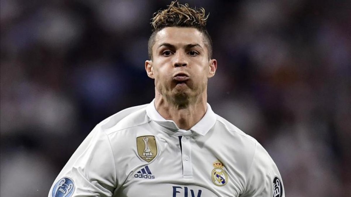 Cristiano Ronaldo celebra un gol en el Bernabéu.-JAVIER SORIANO