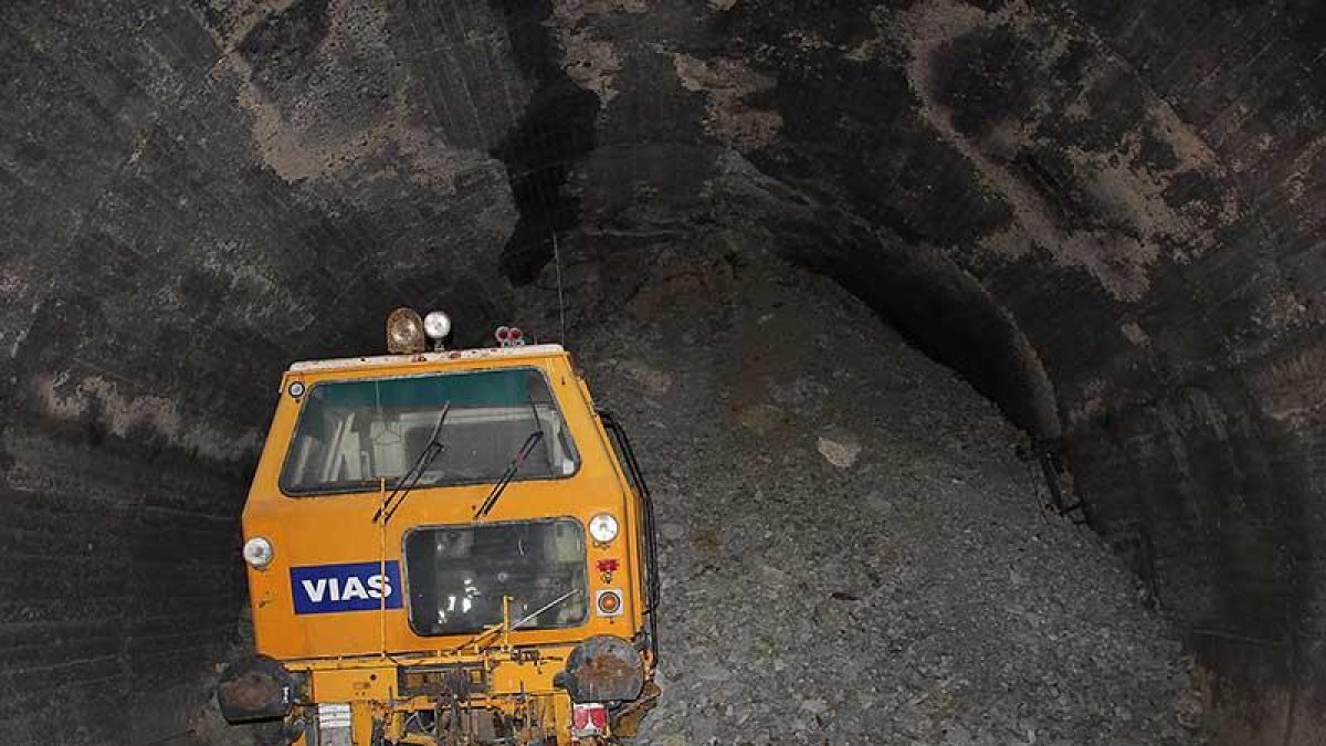 La bateadora sepultada continúa en el túnel de Somosierra, diez años después.