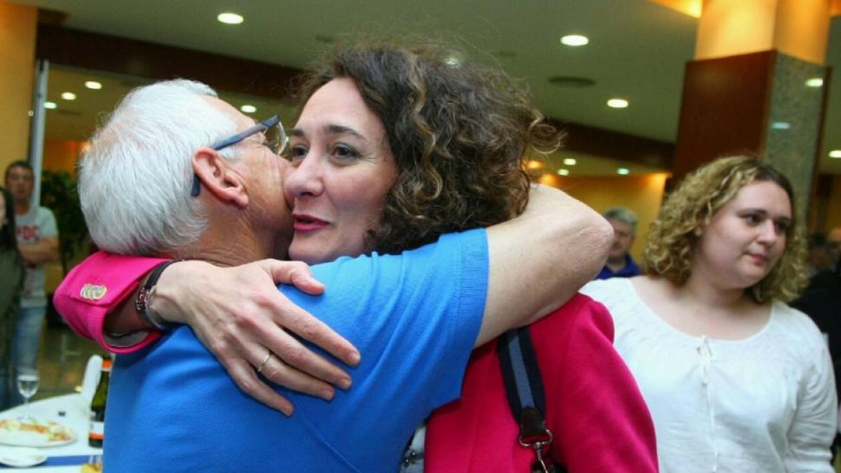 La candidata del PP a la Alcaldía de Ponferrada, Gloria Merayo, tras conocerse los resultados electorales del partido.-Ical