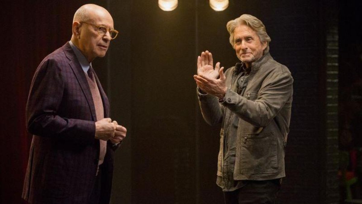 Alan Arkin y Michael Douglas, en El método Kominsky.-NETFLIX