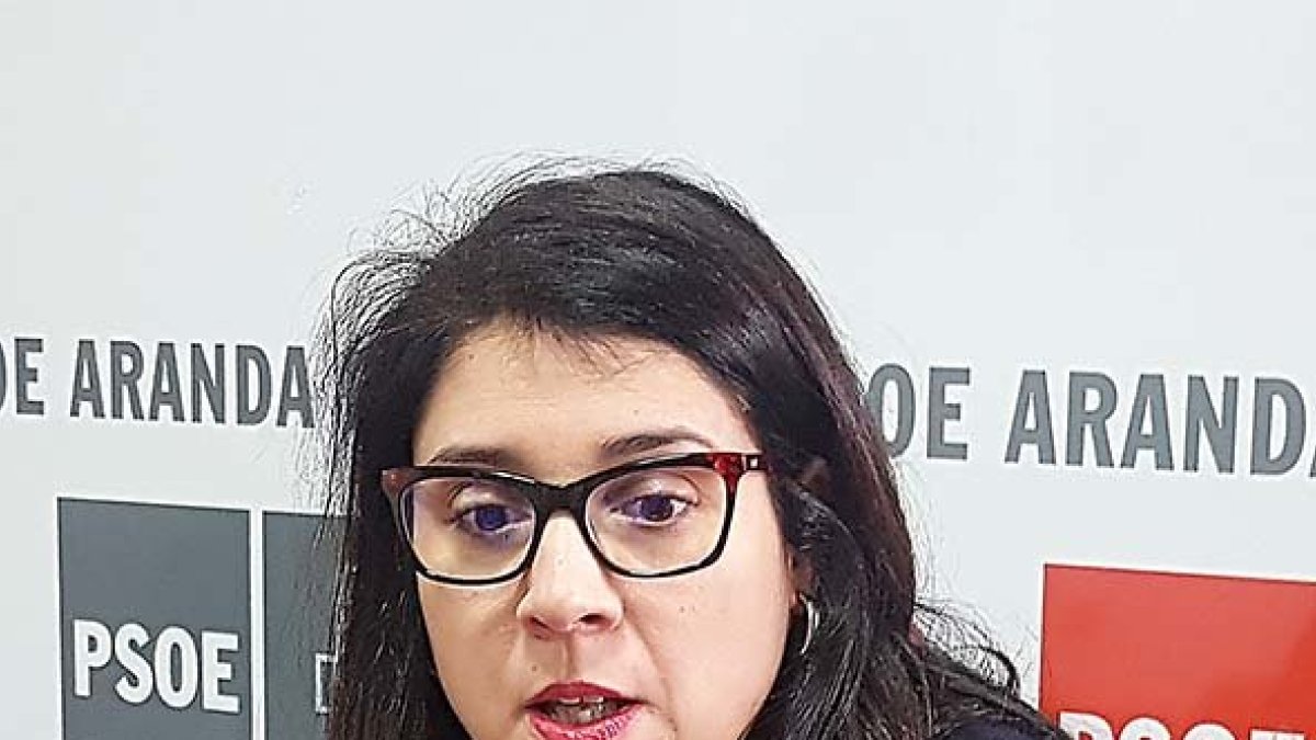 Mar Alcalde se queda sola y se abre una crisis en el PSOE Aranda. L. VELÁZQUEZ