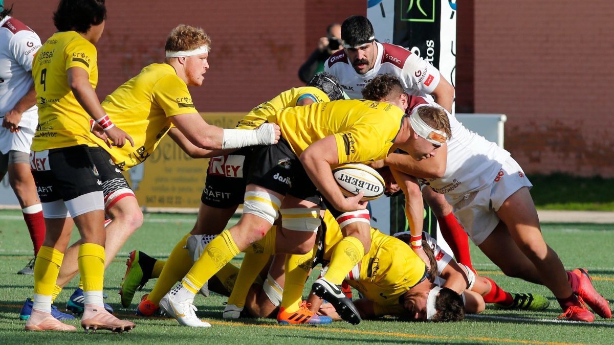 Ascroft-Leigh impulsa el avance de la delantera en el pick and go. SANTI OTERO