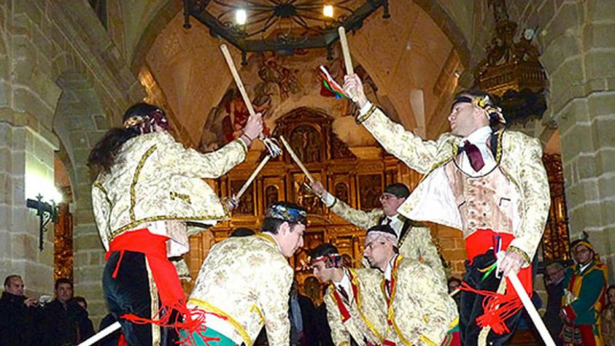 Un momento de la danza de los jóvenes.-R. BERNARDO