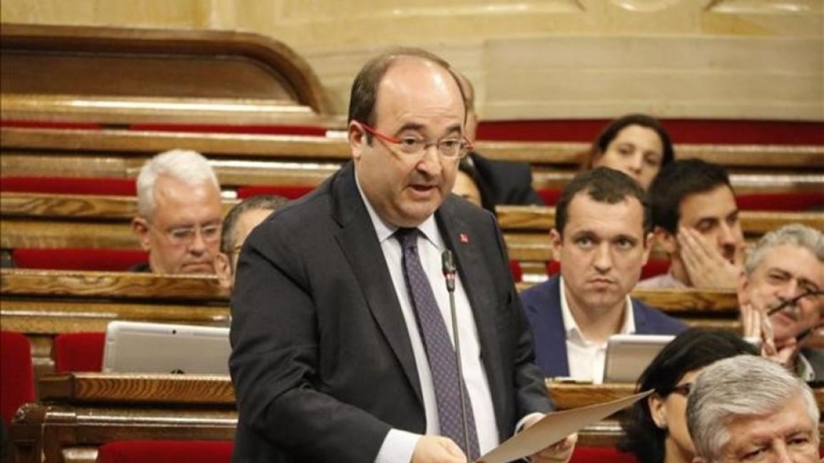 El primer secretario del PSC, Miquel Iceta, en el Parlament-MARIA BELMEZ / ACN