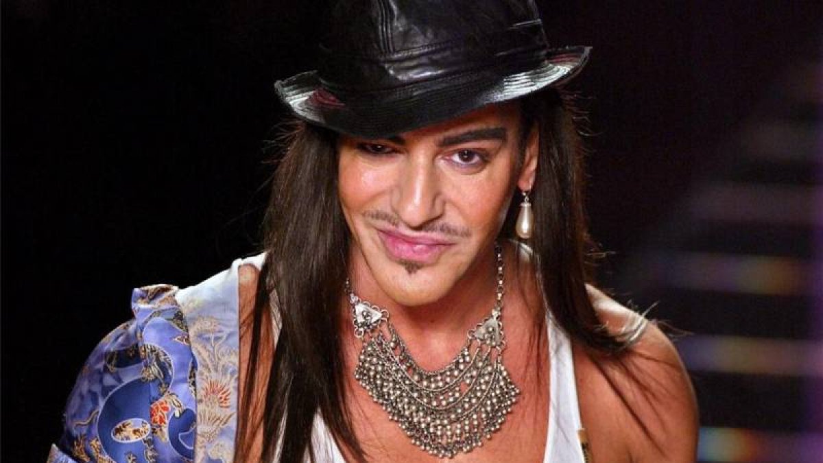 El diseñador John Galliano en una imagen de 2003 tras un desfile en Paris.-