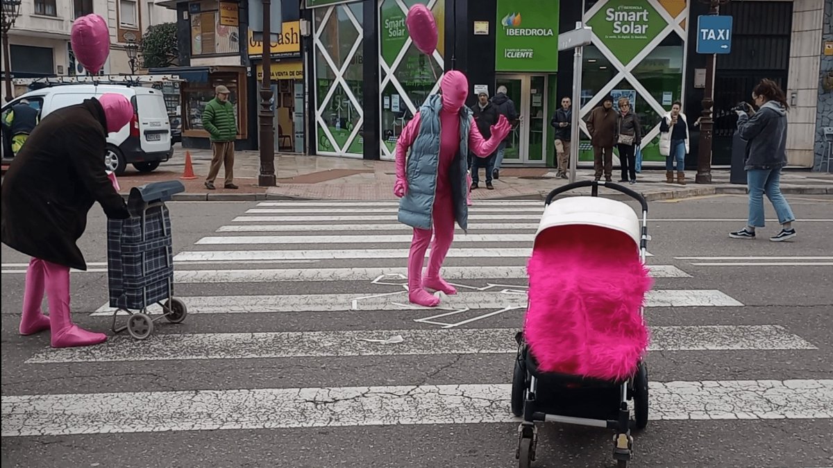 Un momento de la representación en el paso de peatones entre la calle Madrid y las cercanías de la calle Miranda.