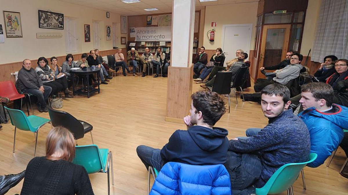 La última asamblea se celebró en la Barriada Inmaculada este jueves.-ISRAEL L. MURILLO