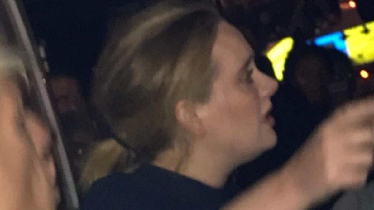 La cantante Adele en el acto de solidaridad por las víctimas del edificio Grenfell de Londres.-REUTERS