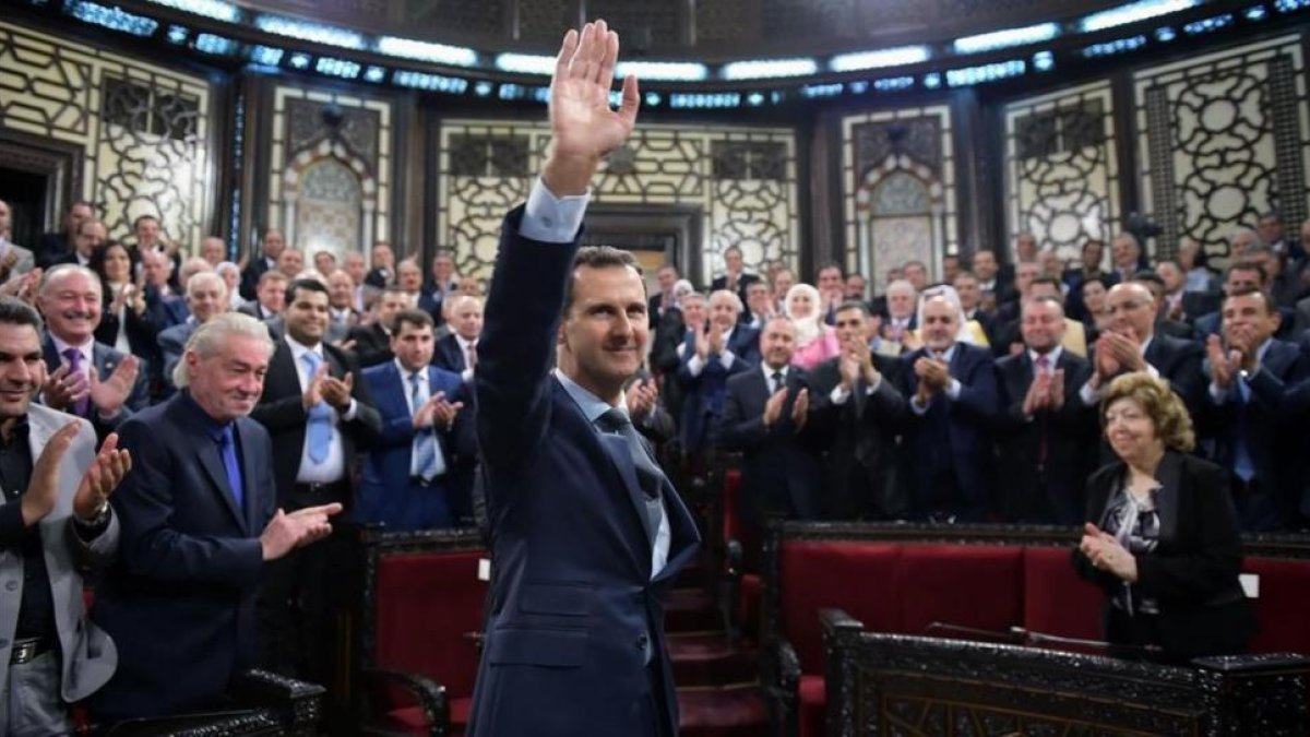 El presidente Bashar el Asad el pasado 7 de junio antes de dar un discurso en el Parlamento sirio.-AFP